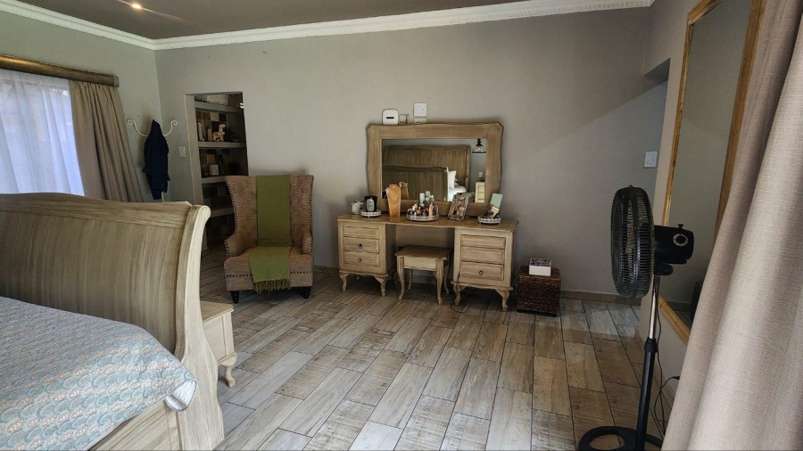 5 Bedroom Property for Sale in Safari Gardens North West